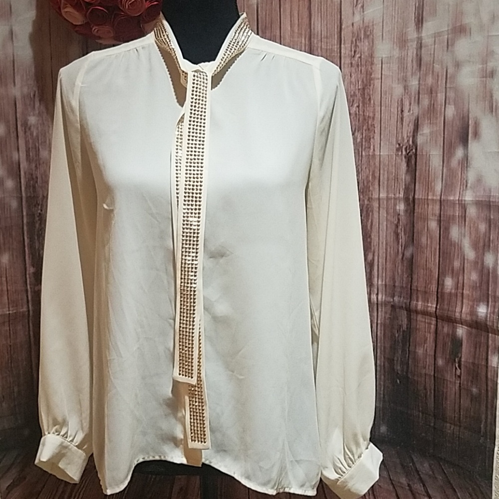 Fora embellished neckline shirt - Picture 2 of 8